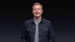 While Elon Musk, Bill Gates and Mark Zuckerberg announce the end of the smartphone, Apple’s CEO takes a radically different view